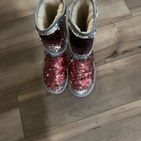 UGG Women Boots with Pink and Silver Sequins - Picture 5 of 5